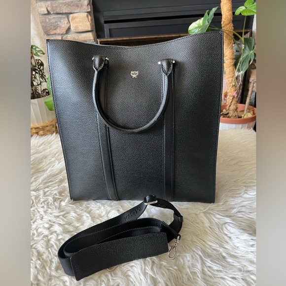 NWOT MCM DOCUMENT SAC 2 WAY - Picture 2 of 16